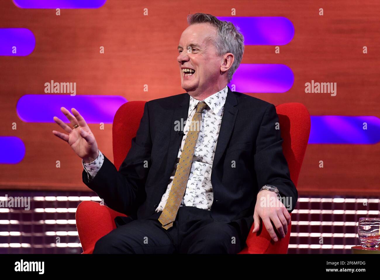 USO EDITORIALE SOLO Frank Skinner durante le riprese per il Graham Norton Show al BBC Studioworks 6 Television Center, Wood Lane, Londra, che sarà trasmesso sulla BBC One il venerdì sera. Foto Stock