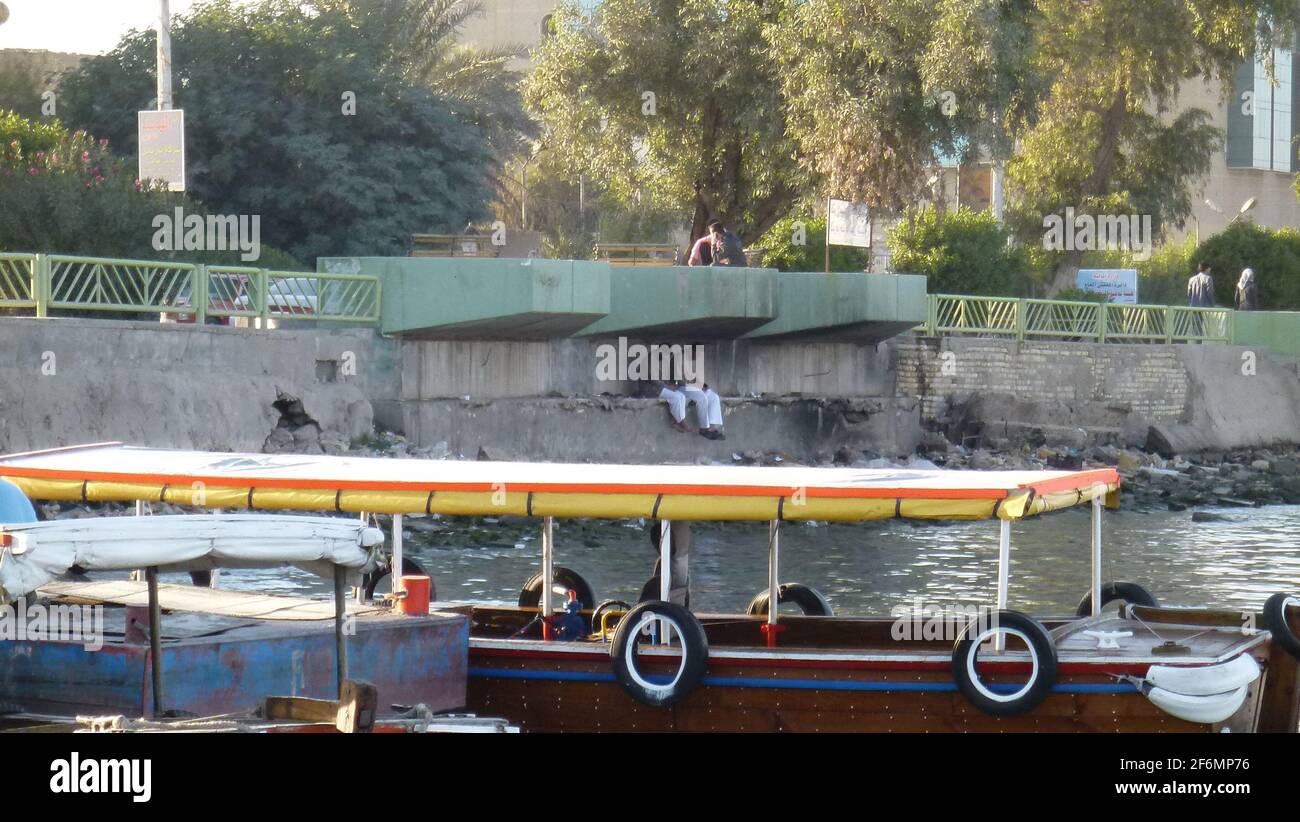 basra, Iraq - 27 aprile 2018: Foto di barca nel fiume nella città di basra Foto Stock