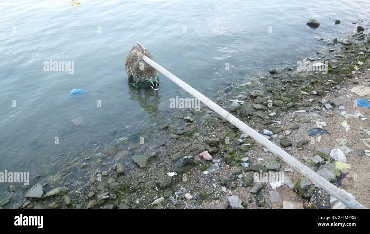 basra, Iraq - 27 aprile 2018: Foto di barca nel fiume nella città di basra Foto Stock