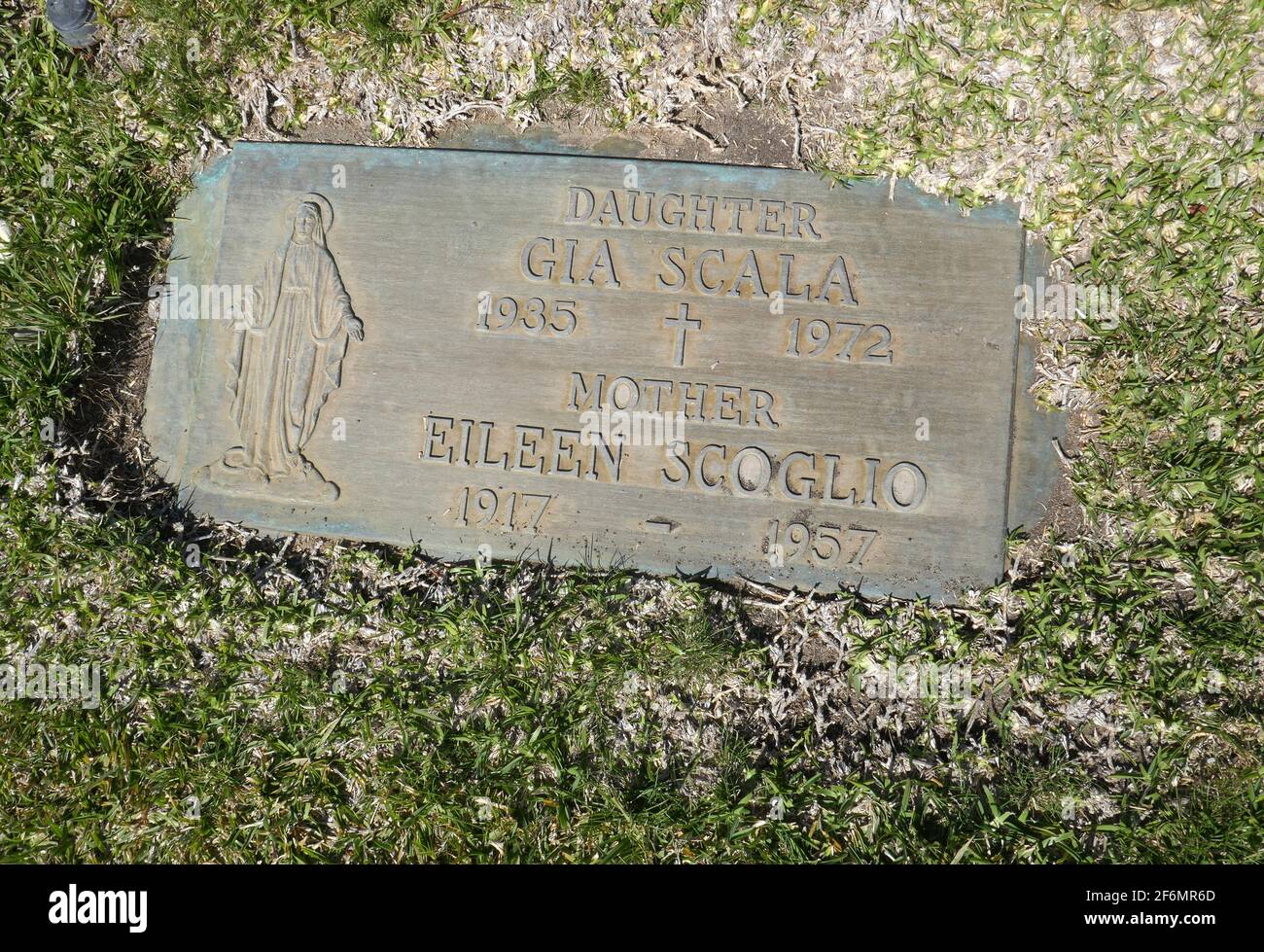 Culver City, California, USA 29 marzo 2021 una visione generale dell'atmosfera dell'attrice/modello Gia Scala's grave al cimitero di Santa Croce il 29 marzo 2021 a Culver City, California, USA. Foto di Barry King/Alamy Stock foto Foto Stock