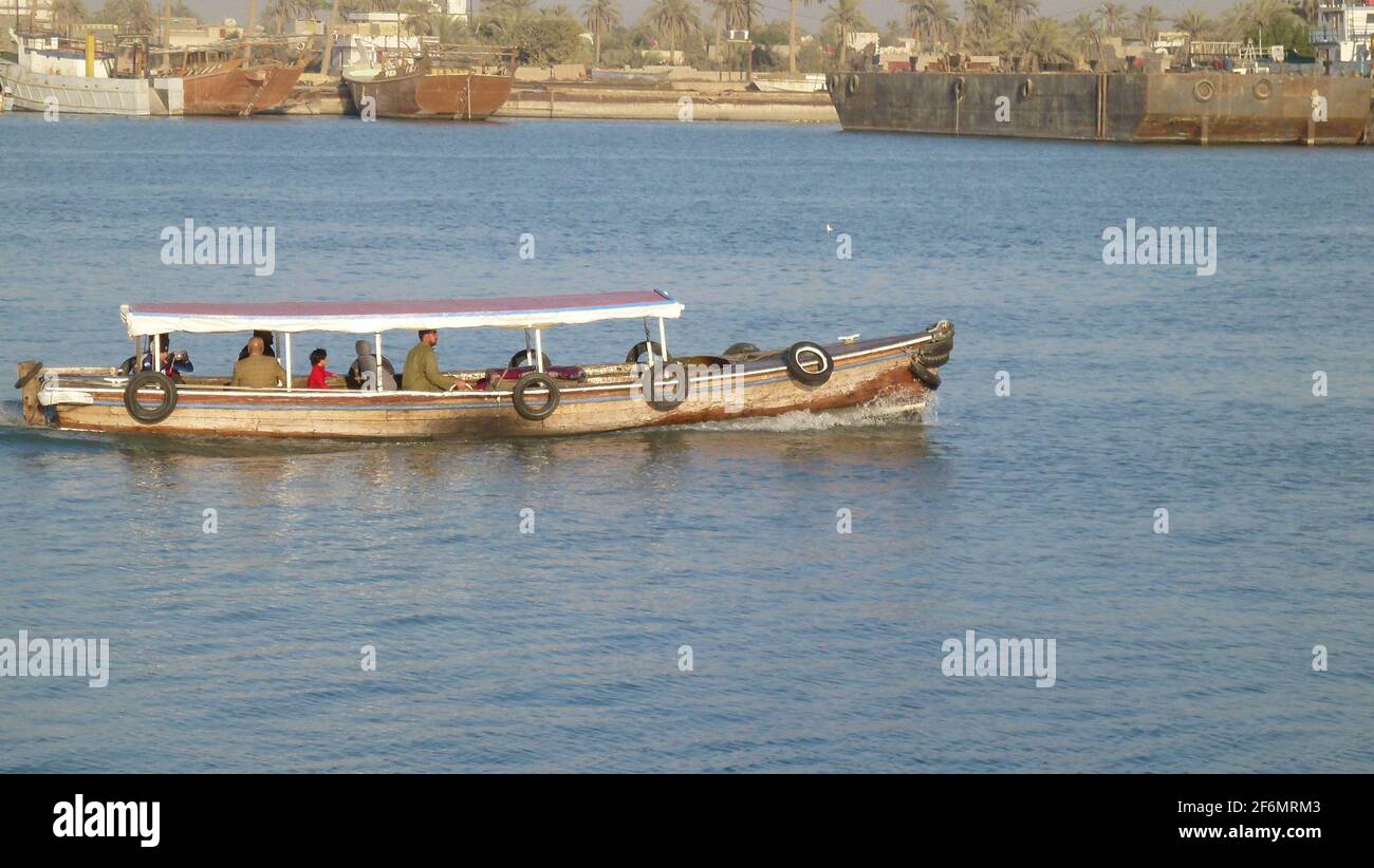 basra, Iraq - 27 aprile 2018: Foto di barca nel fiume nella città di basra Foto Stock