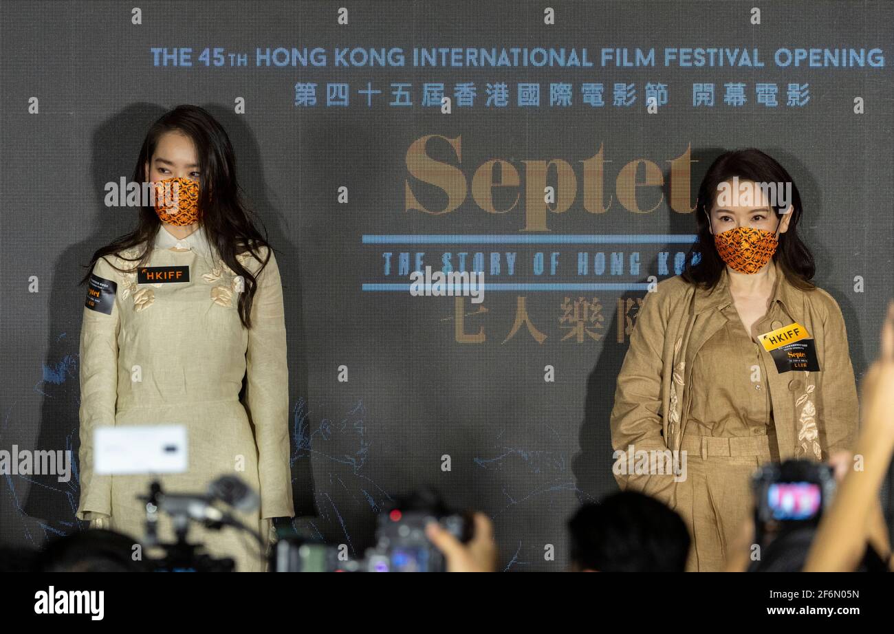 HONG KONG, HONG KONG SAR, CINA: 1 APRILE 2021. Ashley LAM e R.Mimi Kung Chi Yan. Il 45° Festival Internazionale del Cinema di Hong Kong (HKIFF45) prende il via con la prima di gala di Septet: The Story of Hong Kong, una celebrazione di sette celebri registi di Hong Kong e del cinema che amano. Alla cerimonia di apertura del Centro Culturale di Hong Kong si aggiungono i direttori Sammo HUNG, Ann HUI, Patrick TAM, YUEN WO-ping e Johnnie TO, l'ambasciatore Aaron KWOK e Gary MAK, l'assistente capo di Create Hong Kong. Sono presenti anche i membri del cast Timmy HUNG, Jennifer YU, YUEN Wah, Ashley LAM, NG Wing-sze Foto Stock