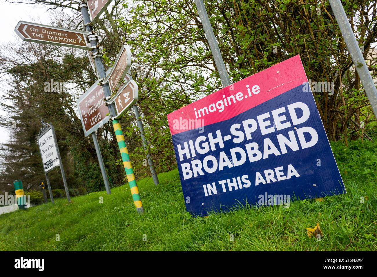 Segnaletica per Imagine.ie, banda larga ad alta velocità in quest'area. Connettività rurale in Irlanda. Foto Stock