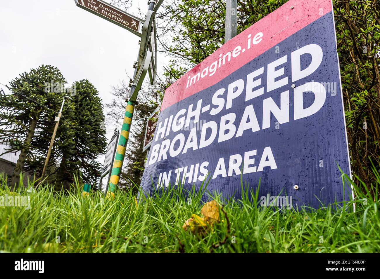 Segnaletica per Imagine.ie, banda larga ad alta velocità in quest'area. Connettività rurale in Irlanda. Foto Stock