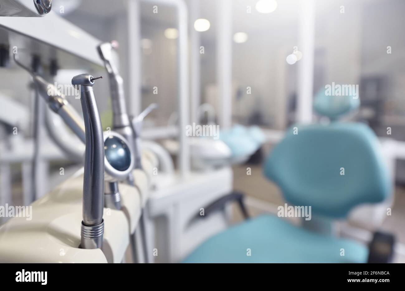 Studio dentistico e strumenti dentali con spazio di testo, primo piano Foto Stock