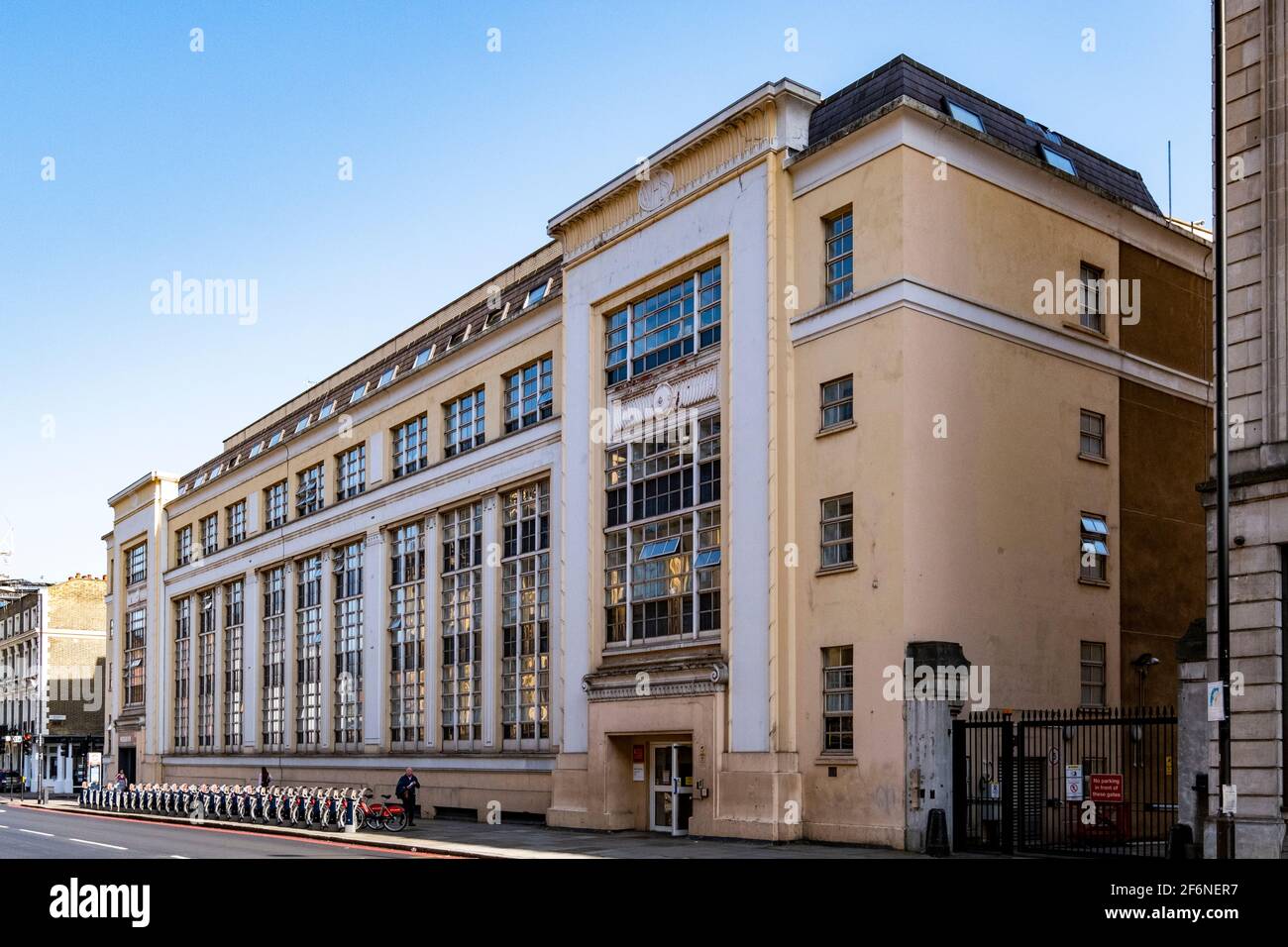 127 Stamford Street, una sala studentesca di residenza costruita nel 1914-16 come lavori di stampa per W H Smith & Son, edificio art deco dallo stile egiziano Foto Stock
