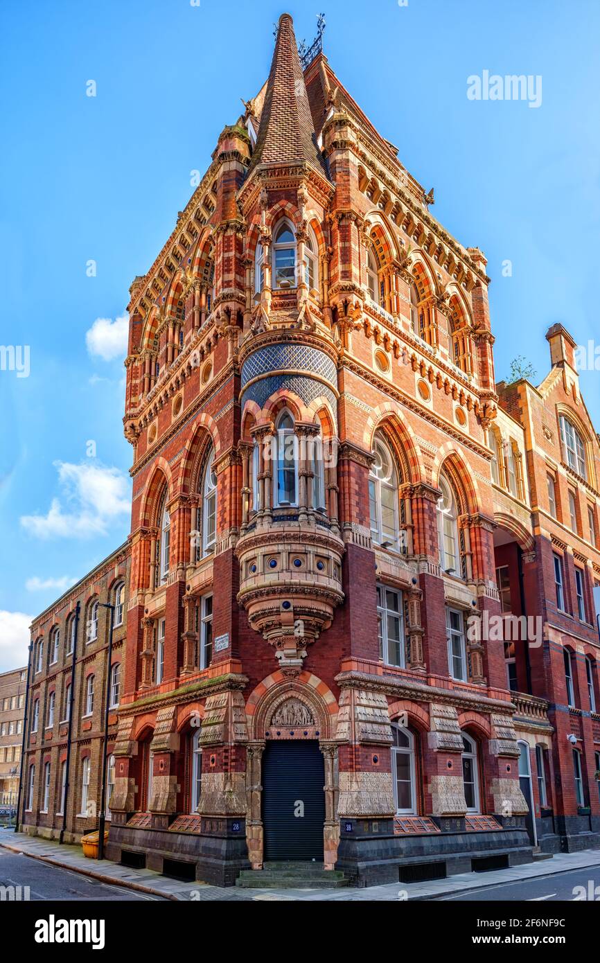 SOUTHBANK HOUSE, BLACK PRINCE ROAD SE11, 1878, fabbrica e quartier generale Royal Doulton, esterni in stile gotico altamente decorati Foto Stock