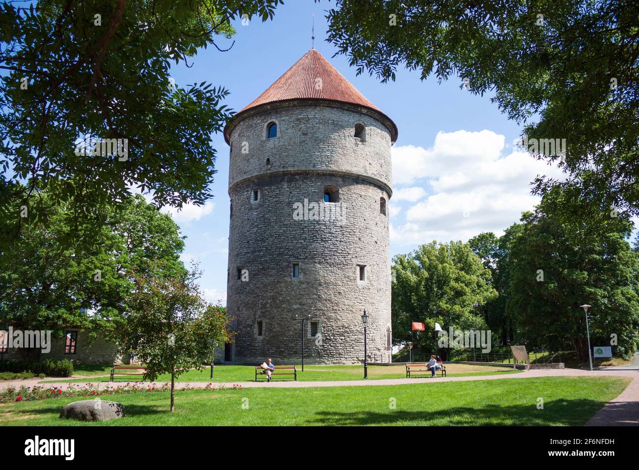 Tallinn, Estonia - 29 giugno 2019: Kiek-in-de-Kok, torre medievale di cannone nella città vecchia. Torre dell'artiglieria Baltica Foto Stock