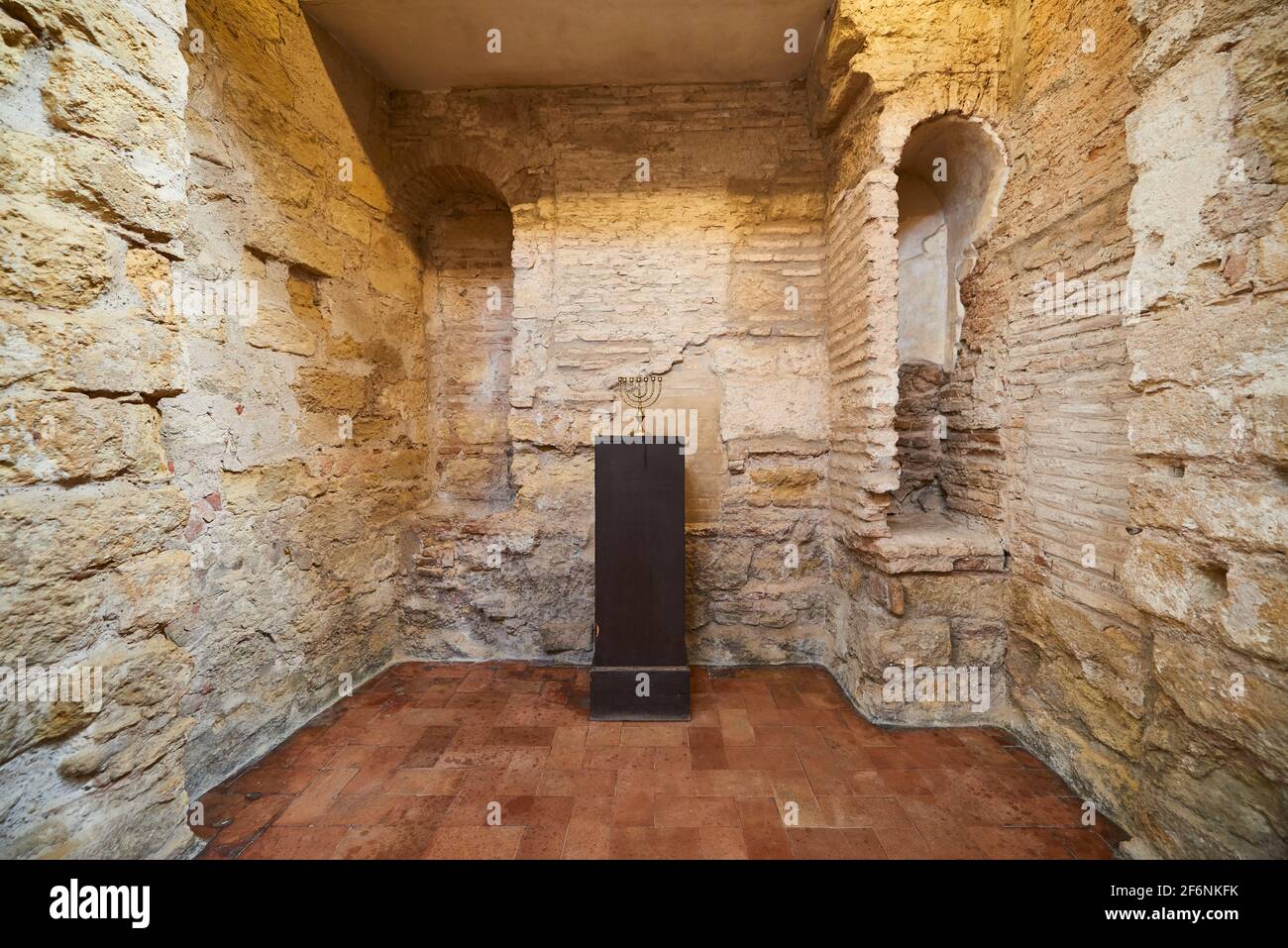 Cordova, Andalusia, Spagna, dicembre 28 2016, Vista interna del Sinagoga de Córdoba Foto Stock