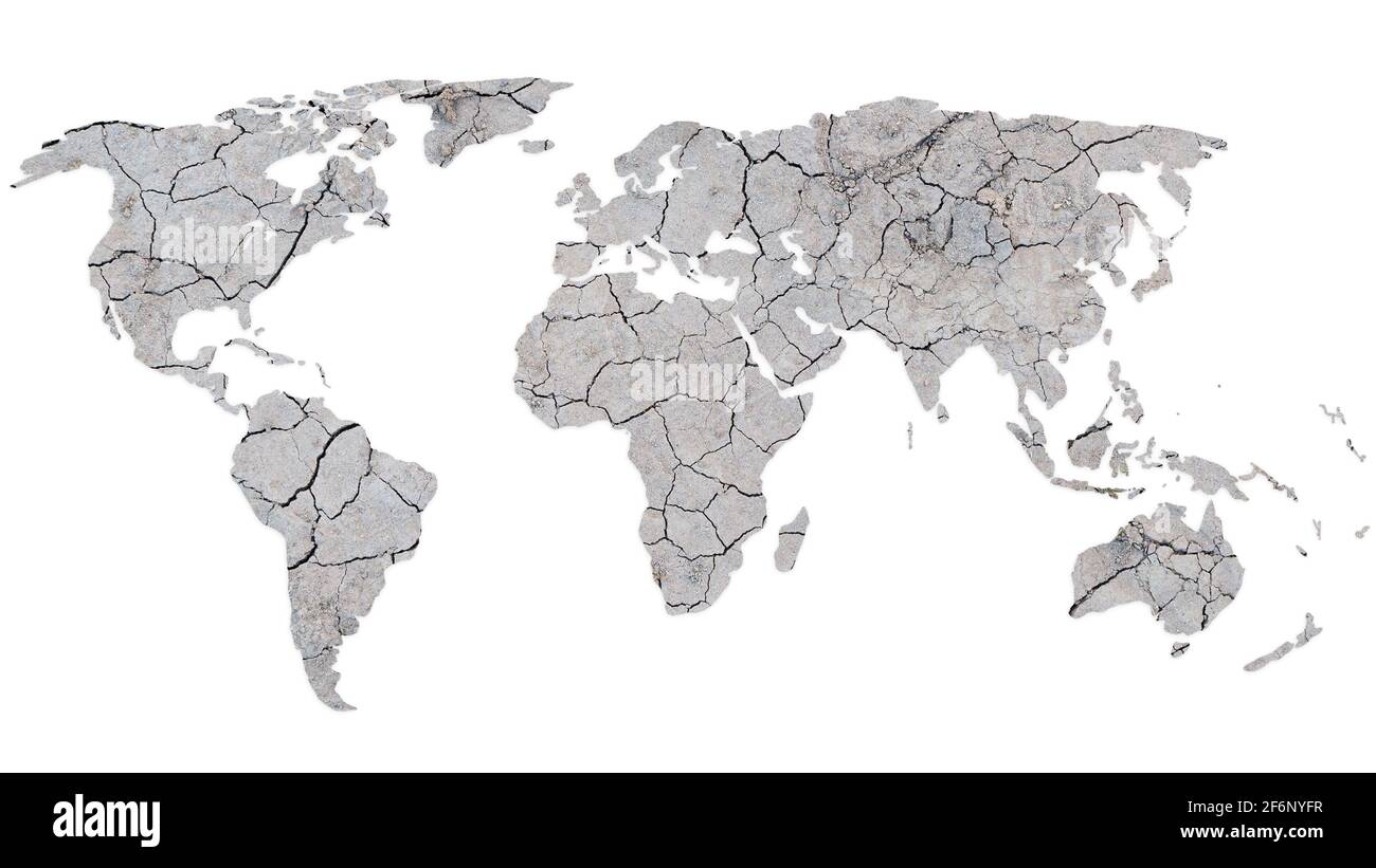 Mappa del mondo fatta di terreno incrinato e asciutto durante la siccità, isolato su sfondo bianco. Riscaldamento globale, cambiamento climatico e concetto di desertificazione. Foto Stock