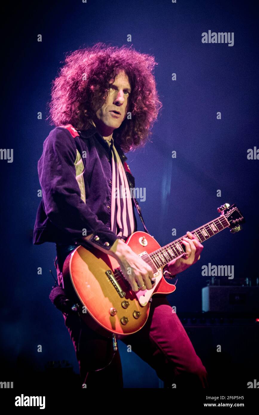 ITALIA, Bologna 2019: Craig David Ross, chitarrista in tournée per Lenny Kravitz, in diretta sul palco dell'Unipol Arena, per il tour 2019 "Raise Vibration" Foto Stock