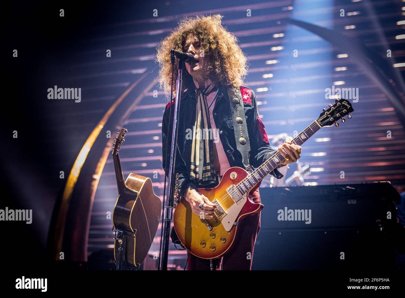 ITALIA, Bologna 2019: Craig David Ross, chitarrista in tournée per Lenny Kravitz, in diretta sul palco dell'Unipol Arena, per il tour 2019 "Raise Vibration" Foto Stock