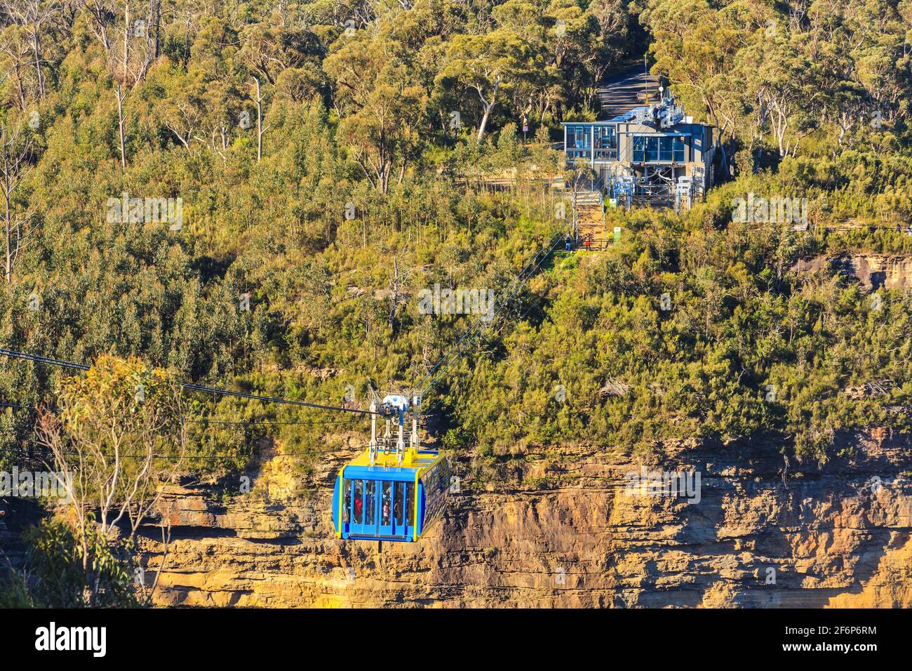 Una cabinovia operata da Scenic World alta sopra una valle nelle Blue Mountains, nuovo Galles del Sud, Australia Foto Stock