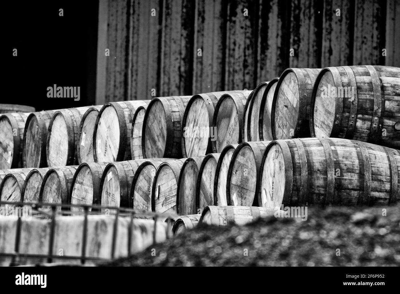 Barili di whisky, cooperage di Speyside, Craigellachie Foto Stock