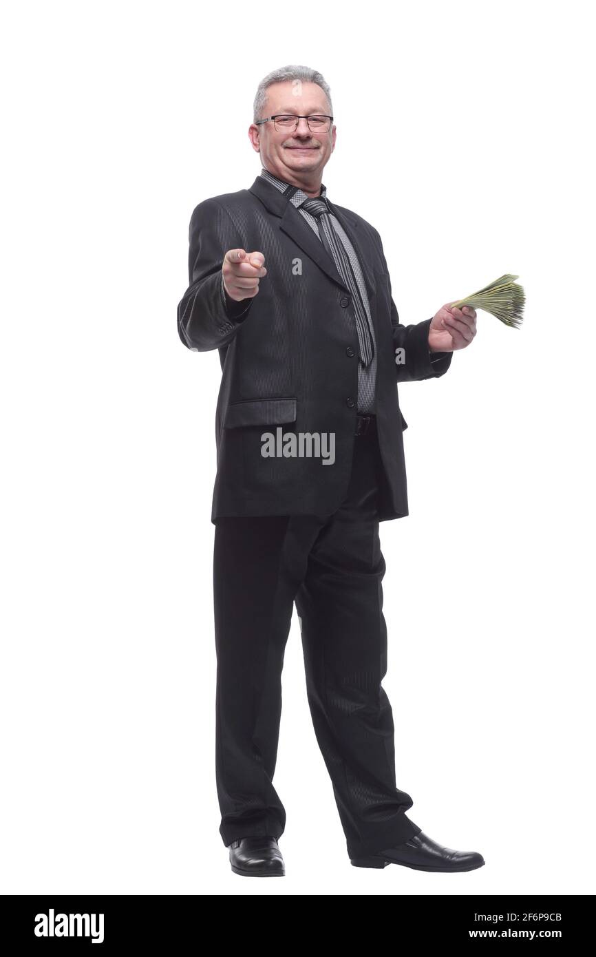 Uomo anziano che tiene mazzo di banconote su sfondo isolato g Foto Stock
