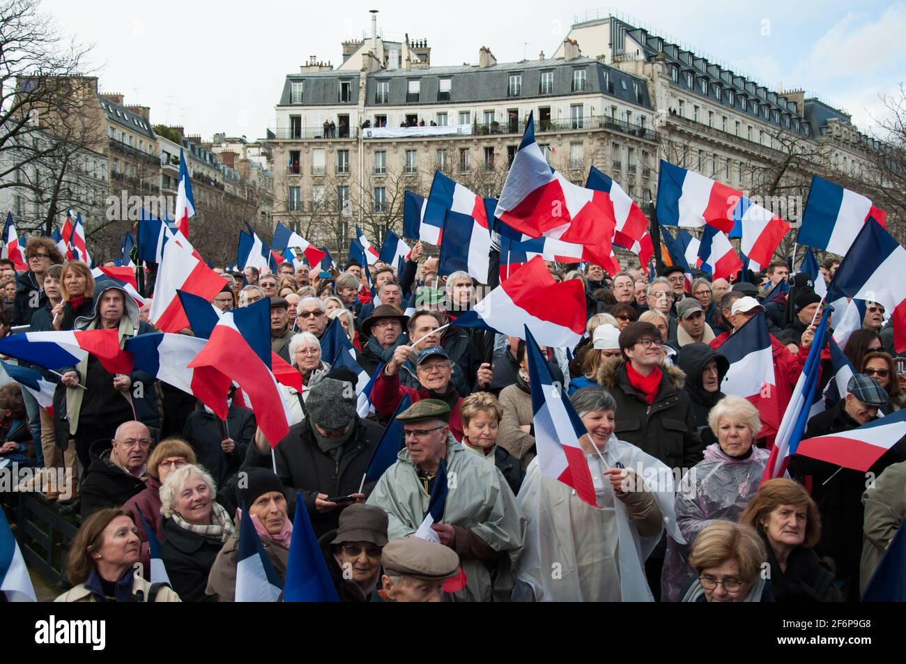 PARIGI, FRANCIA - 5 MARZO 2017 : Rally per sostenere la presidenza francese candidato di destra François Fillon al Trocadero. Foto Stock