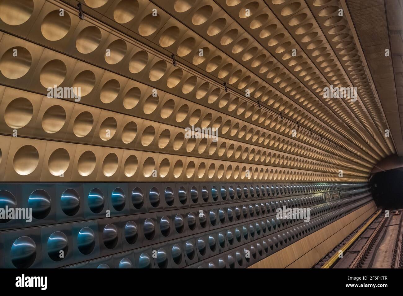 Stazione della metropolitana - Jiřího z Poděbrad - nel quartiere di Zizkov, città di Praga, Repubblica Ceca Foto Stock