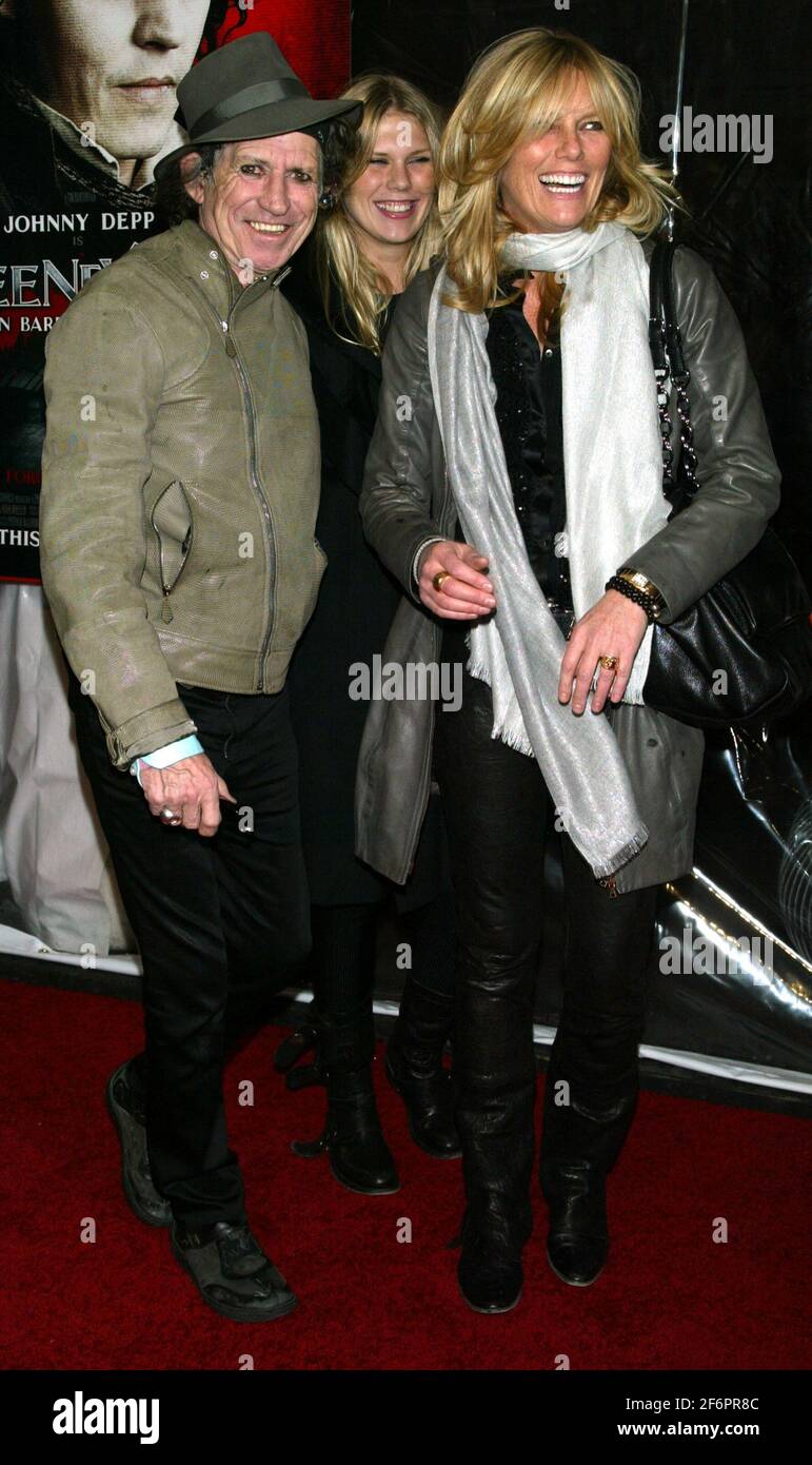 3 dicembre 2007 - New York , NY - Keith Richards, Alexandra Richards e Patti Hansen alla prima di New York di 'Weeney Todd: The Demon Barber of Fleet Street' tenutasi al Teatro Ziegfeld. (Foto di Laura Cavanaugh/Sipa USA) Foto Stock 3 dicembre 2007 - New York , NY - Keith Richards, Alexandra Richards e Patti Hansen alla prima di New York di 'Weeney Todd: The Demon Barber of Fleet Street' tenutasi al Teatro Ziegfeld. (Foto di Laura Cavanaugh/Sipa USA) Foto Stock