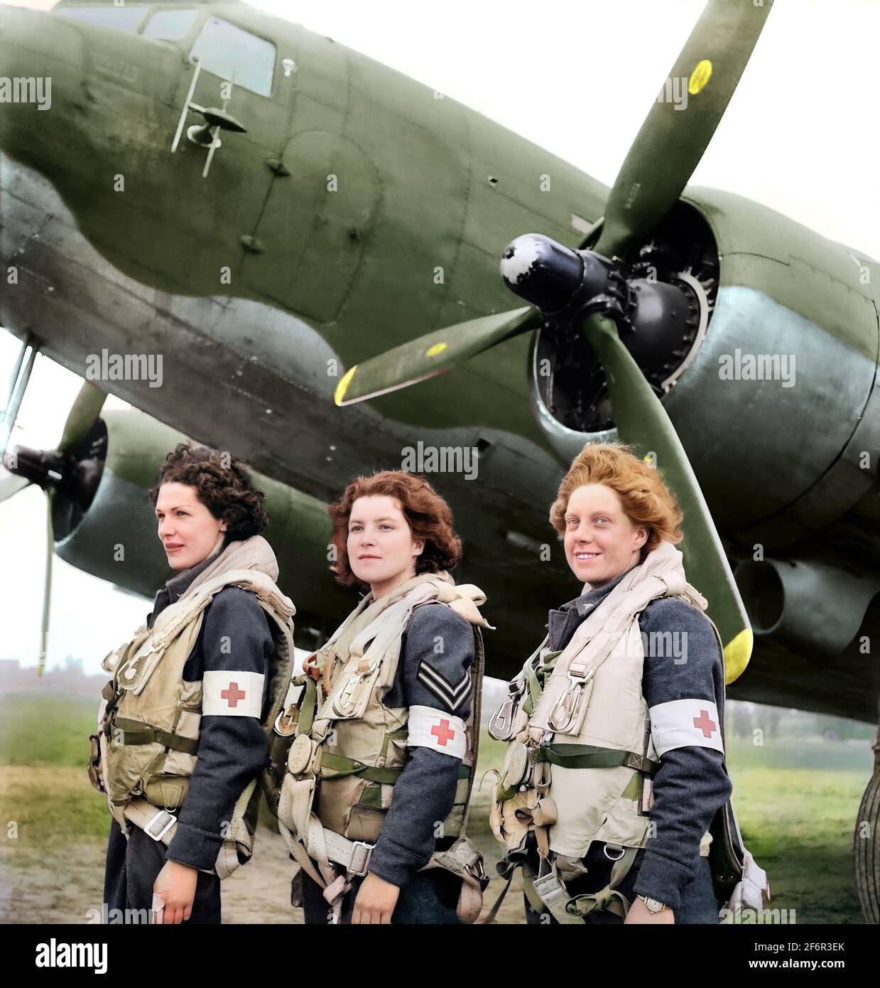 Infermieri della seconda guerra mondiale in ambulanza aerea Foto Stock