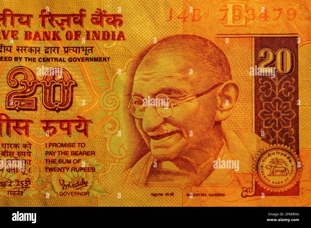 India, Mahtma Gandhi, su una banconota. Mohandas Karamchand Gandhi (1869-1948) è stato un avvocato indiano, anti, nazionalista coloniale e politico Foto Stock