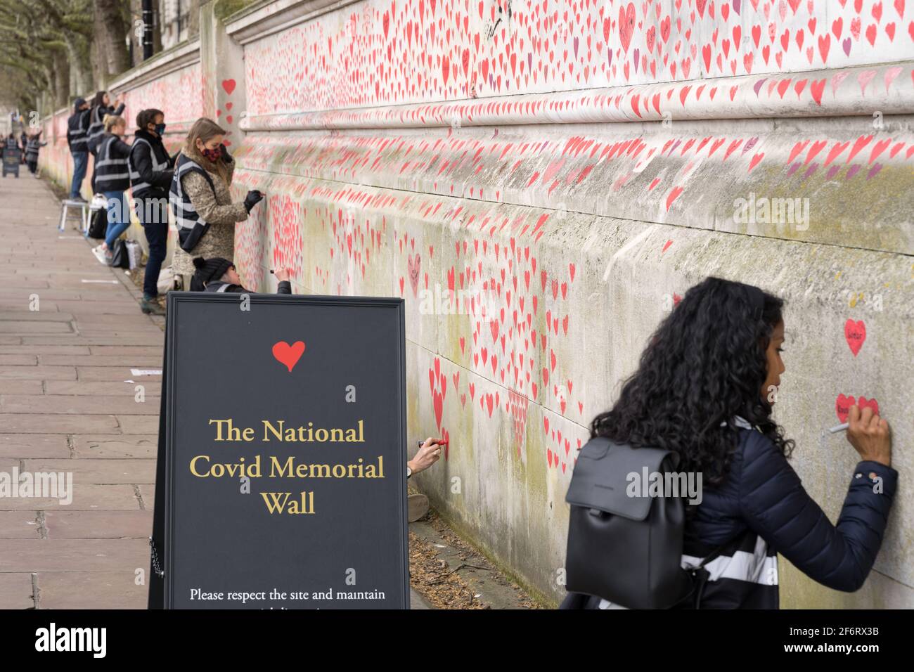 Il muro commemorativo del Covid nazionale, la riva sud di Londra, Inghilterra Foto Stock
