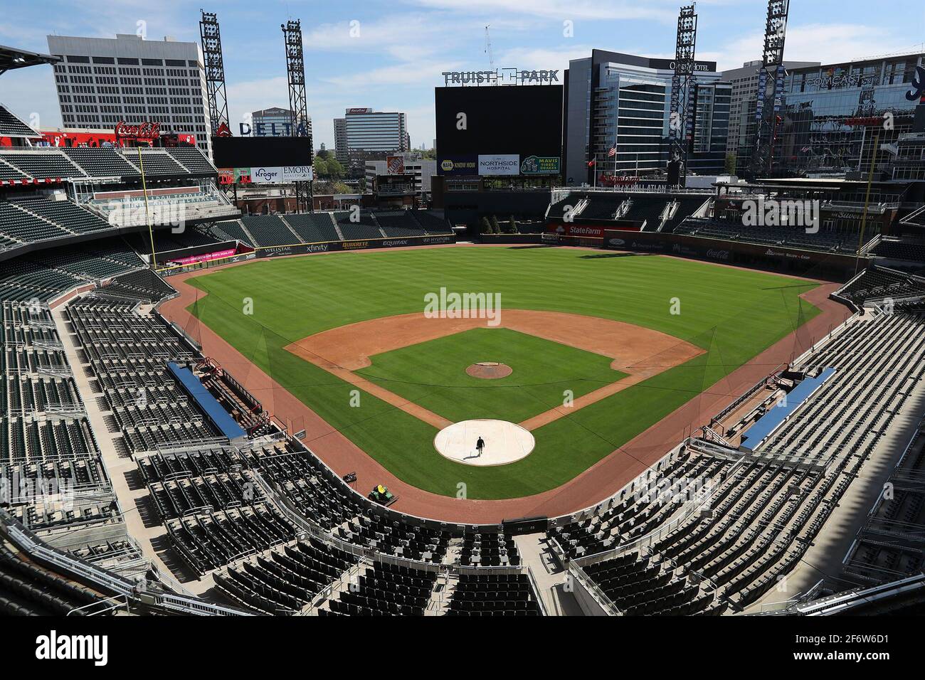 Atlanta, Stati Uniti. 01 Aprile 2020. Truist Park il 1 aprile 2020, ad Atlanta. In risposta alla nuova legge di voto della Georgia, Major League Baseball ha annunciato che il gioco sarà spostato dal parco. (Foto di Curtis Compton/Atlanta Journal-Constitution/TNS/Sipa USA) Credit: Sipa USA/Alamy Live News Foto Stock