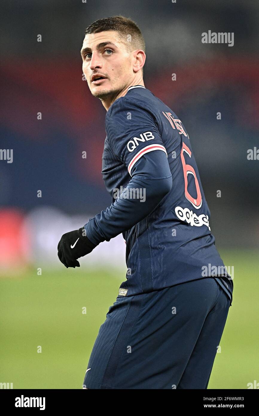 File foto datata 9 gennaio 2021 di Marco Verratti di Parigi Saint-Germain in azione durante la Ligue 1 partita tra Parigi Saint Germain e Brest al Parc des Princes di Parigi, Francia. Verratti si è ancora una volta dato prova di positivo per Covid-19 e mancherà la 1° tappa del Quarterfinal della UEFA Champions League tra Bayern Monaco e Parigi Saint-Germain. Il centrocampista italiano aveva dato risultati positivi per il virus nel gennaio di quest'anno e ancora una volta contratte il virus. Ha giocato due delle tre partite di qualificazione della Coppa del mondo per l'Italia in cui hanno battuto l'Irlanda del Nord e la Bulgaria Foto Stock