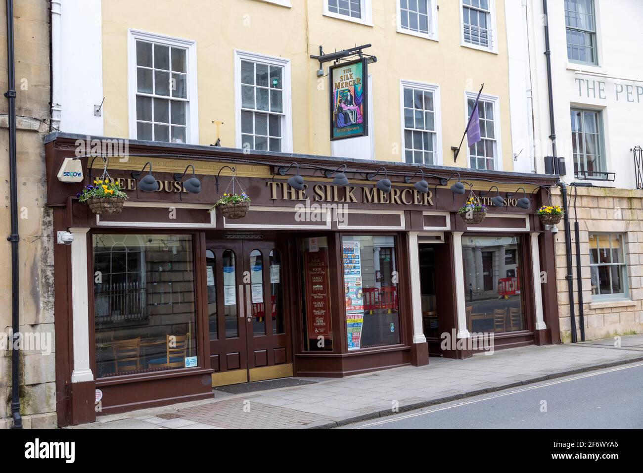 The Silk Mercer, Wetherspoons pub, Devizes, Wiltshire, Inghilterra, REGNO UNITO Foto Stock