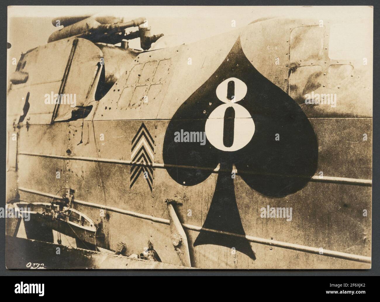 L'immagine mostra il simbolo che spade otto come decorazione su un aeroplano. L'immagine mostra il simbolo che spade otto come decorazione su un aeroplano. Foto Stock