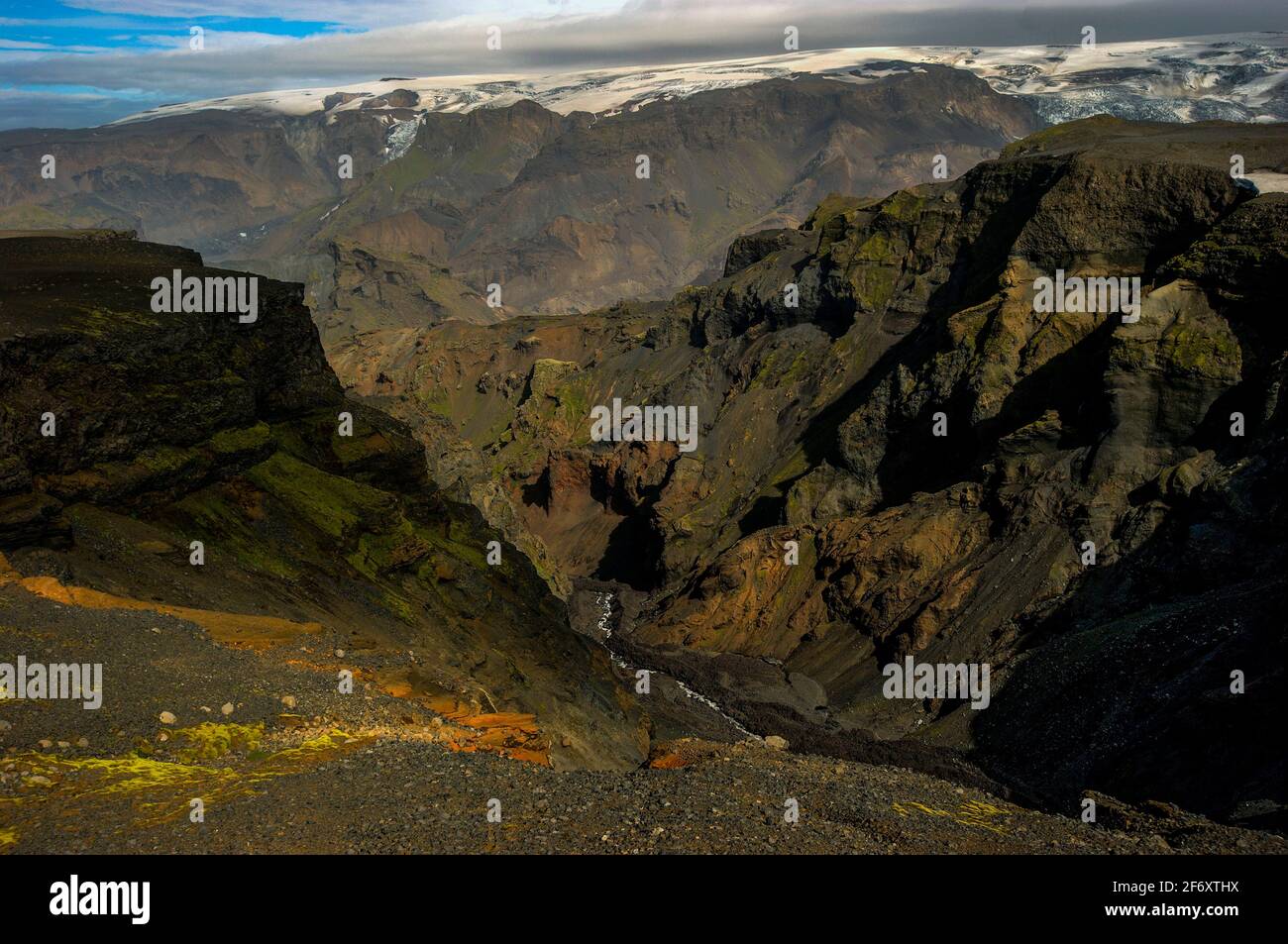 Paesaggio suggestivo lungo il Landmanalaugar a Thorsmork sentiero escursionistico, Sud Islanda, Islanda Foto Stock