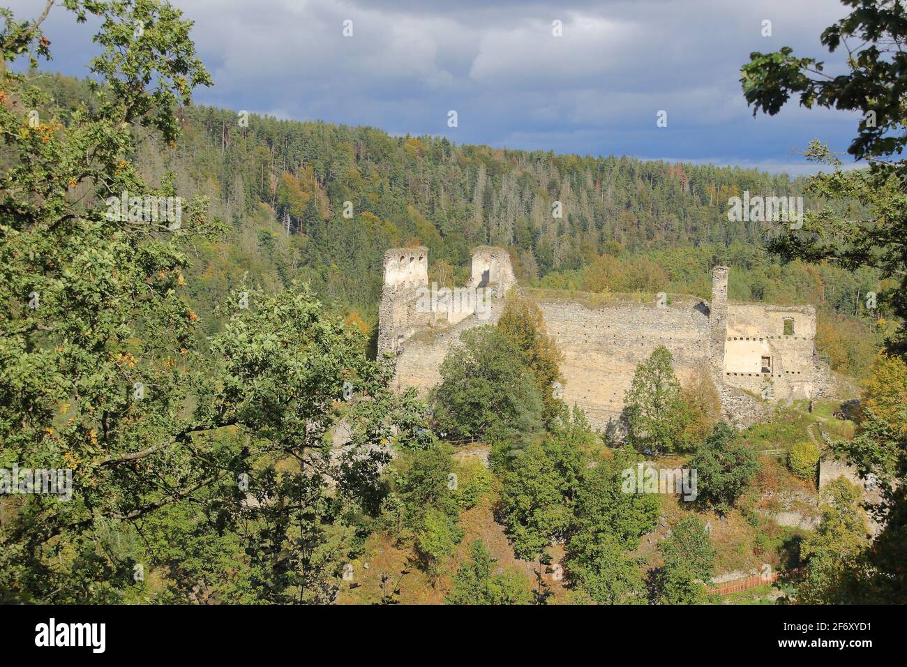 Rovine del castello di Dívčí Kámen (Boemia meridionale, Cechia) Foto Stock