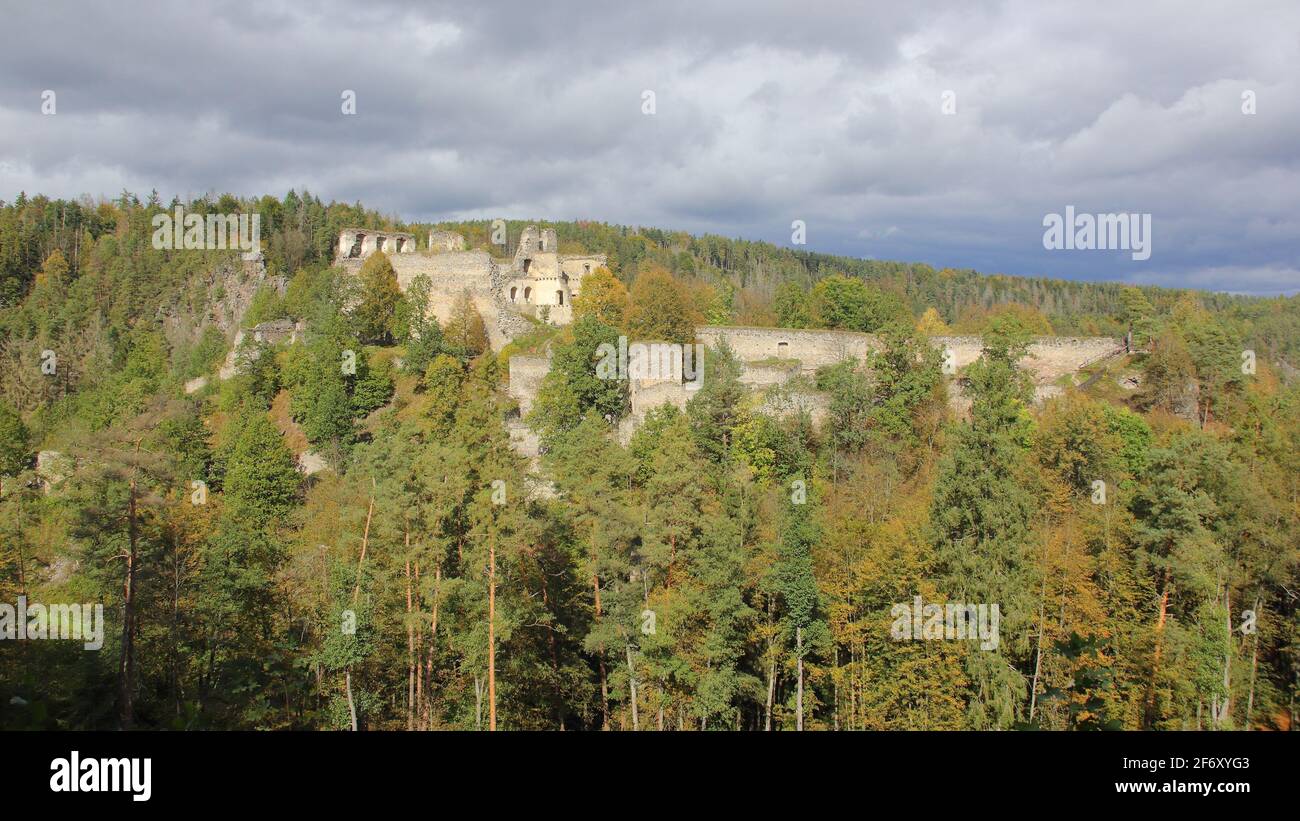 Rovine del castello di Dívčí Kámen (Boemia meridionale, Cechia) Foto Stock