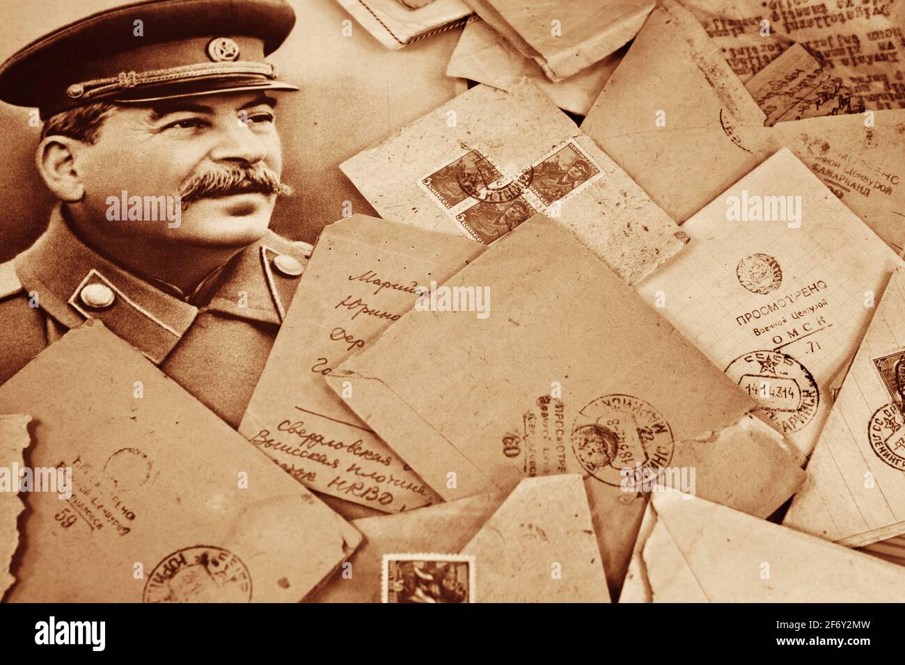 Ritratto di Stalin e posta dal fronte della guerra, evacuazione, deportazione, campo di detenzione durante la seconda guerra mondiale, URSS Foto Stock