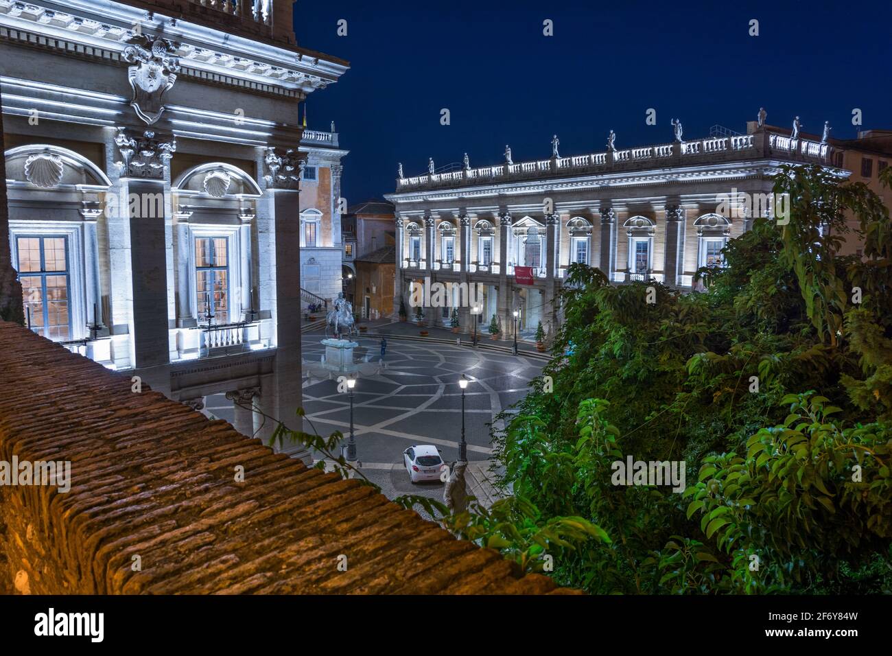 Roma, Italia - 03 ottobre 2018: Vista notturna di Piazza del Campidoglio Foto Stock