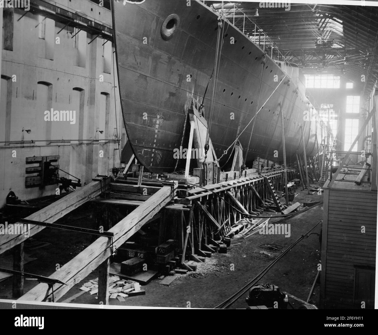 Il campione è rivestito Owl prima di stack runout .. Il inseguimento è rivestito Owl prima della scentratura della pila. Foto Stock