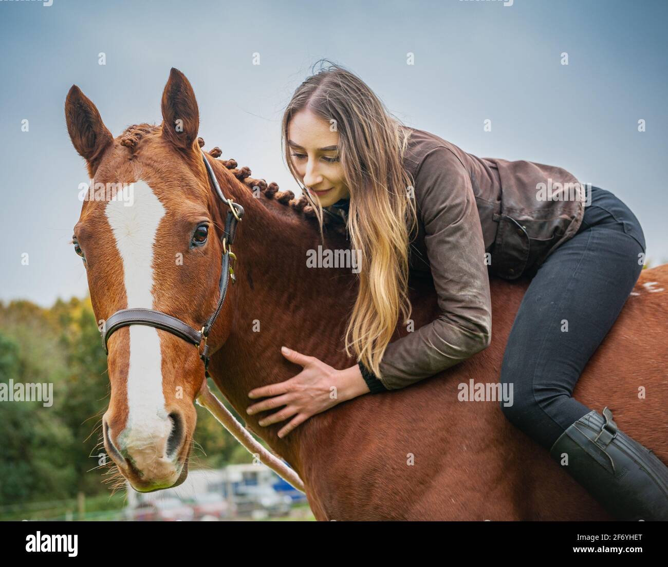 Ragazza bareback a cavallo Foto Stock
