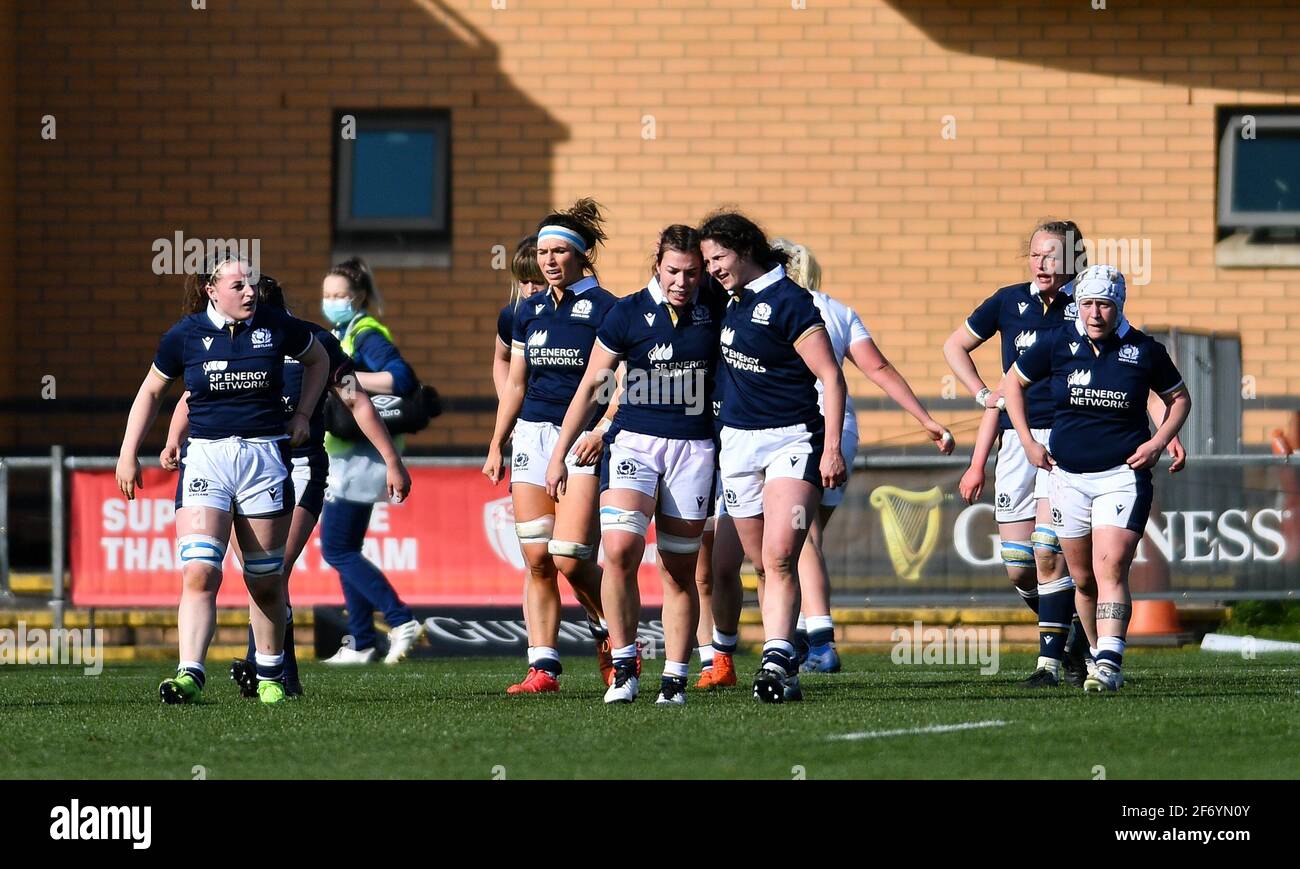 Doncaster, Regno Unito. 03 Apr 2021. Helen Nelson (Scozia 10) segna il suo primo tentativo al fianco durante la partita del Campionato delle sei Nazioni delle donne tra Inghilterra e Scozia al Castle Park di Doncaster, Inghilterra. Credit: SPP Sport Press Photo. /Alamy Live News Foto Stock