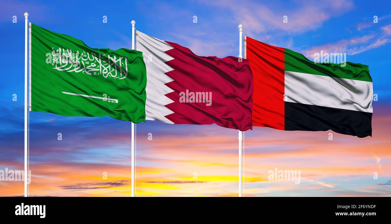 Bandiere del Qatar, degli Emirati Arabi Uniti e dell'Arabia Saudita. Il blocco del Qatar Foto Stock