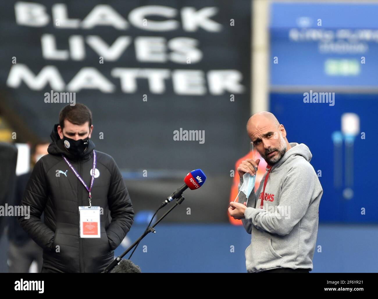 Il manager della città di Manchester Pep Guardiola attende di essere intervistato prima della partita della Premier League al King Power Stadium, Leicester. Data di emissione: Sabato 3 aprile 2021. Foto Stock