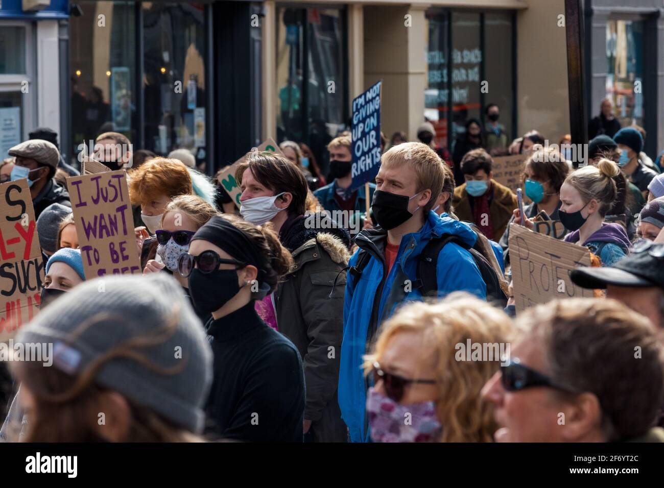 Newcastle upon Tyne UK: 3 aprile 2021: Uccidete la protesta di Bill per il diritto di protestare a Newcastle, Inghilterra settentrionale. Dimostrazione pacifica con allontanamento sociale Foto Stock