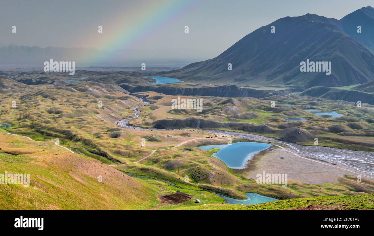 catena-montuosa-dei-monti-pamir-immagini-e-fotografie-stock-ad-alta