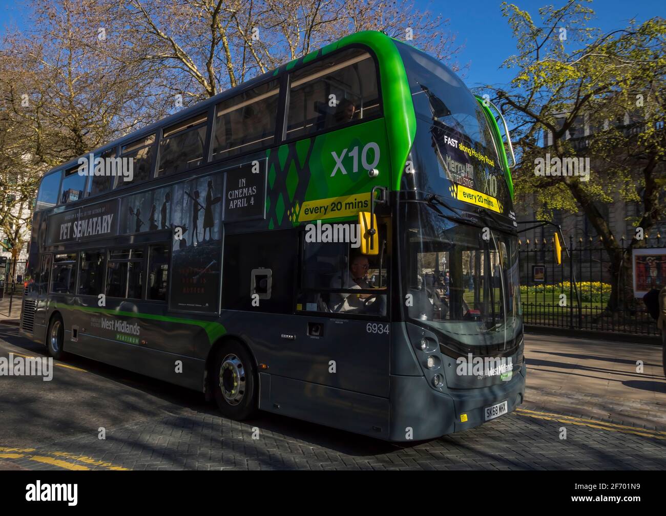 Birmingham City, regione delle West Midlands, Regno Unito; aprile/10/2019; autobus nel centro di Birmingham, Regno Unito. Foto Stock