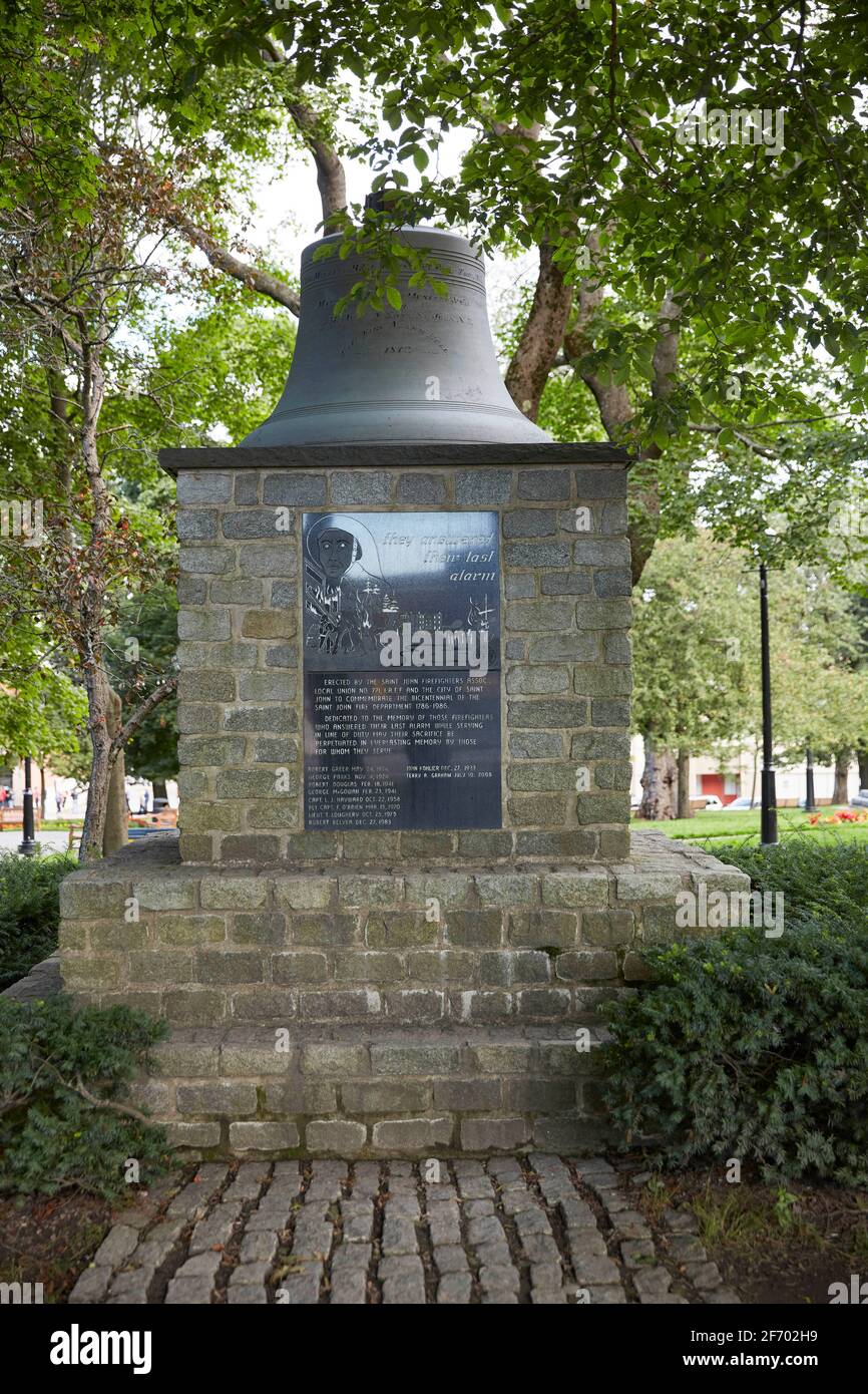 Monumento ai vigili del fuoco o monumento all'ultima campana di allarme in Piazza del Re A Saint John New Brunswick Canada Foto Stock