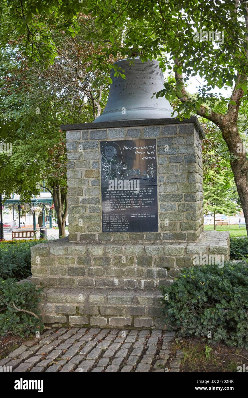 Monumento ai vigili del fuoco o monumento all'ultima campana di allarme in Piazza del Re A Saint John New Brunswick Canada Foto Stock