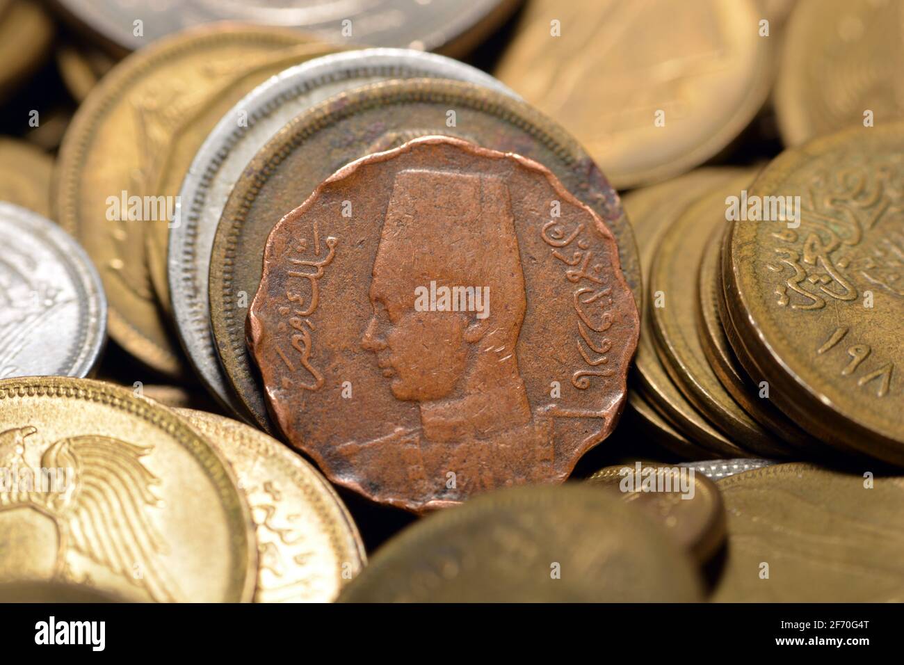 Cinque milliemi moneta 1943, vecchio denaro egiziano di 5 milliemi moneta la valuta del regno d'Egitto al tempo del re Farouk i d'Egitto e Sudan Foto Stock