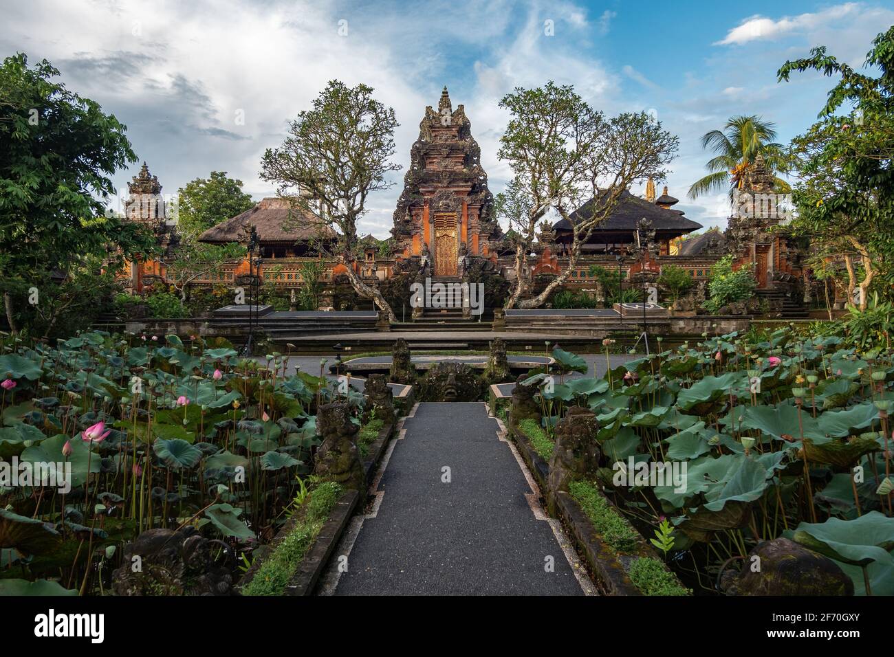 Tempio pura Taman Saraswati, noto anche come Palazzo dell'acqua di Ubud, Bali, Indonesia. Foto Stock