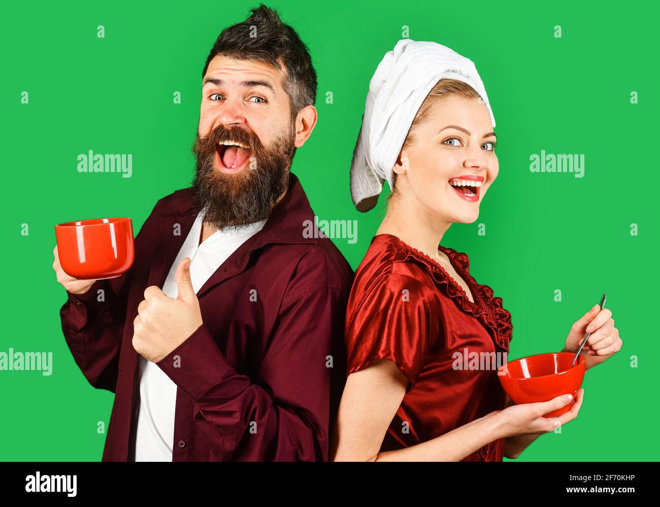 Colazione per famiglie. Caffè mattina. Felice coppia. Marito e moglie hanno la colazione insieme Foto Stock