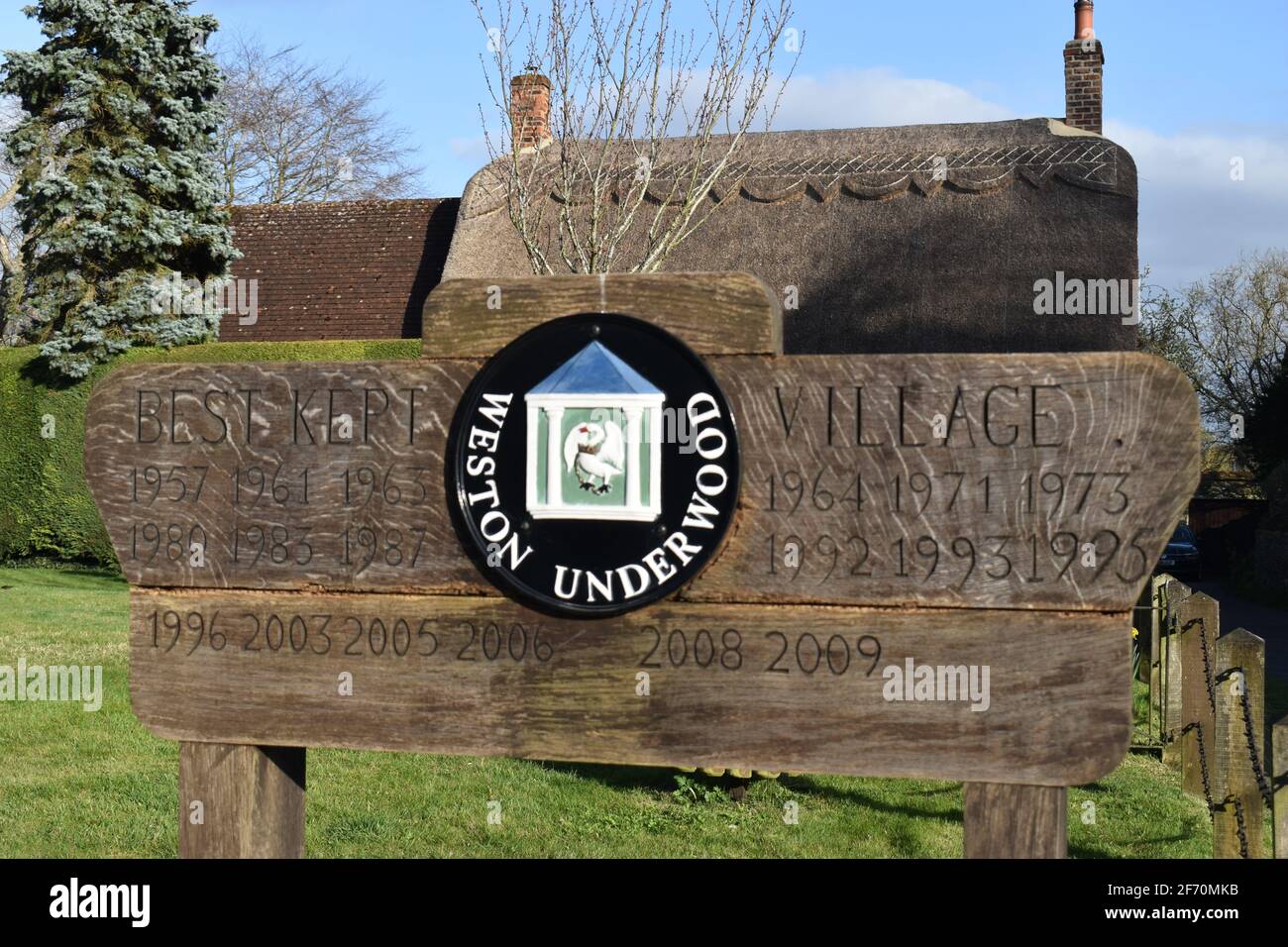 Cartello Best mantenuto Village a Weston Underwood. Foto Stock