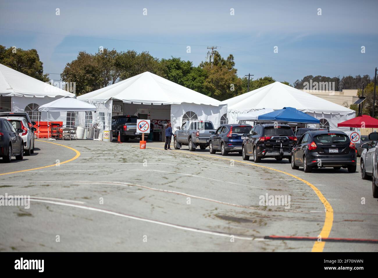 Un viaggio Covid-19 Sutter Health attraverso il sito di vaccinazione a Santa Cruz, California. 3 aprile 2021 Foto Stock
