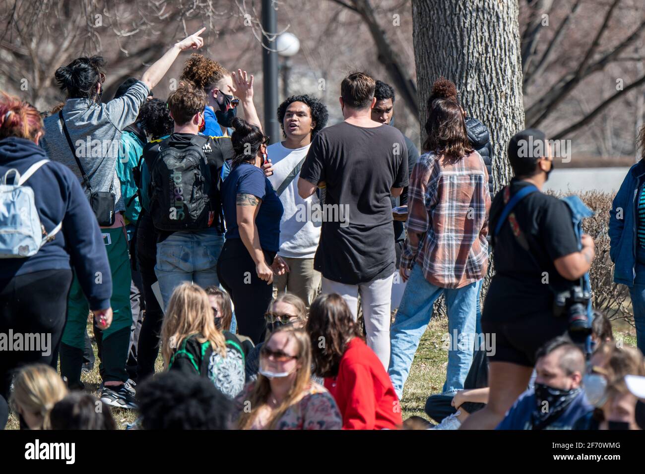 St. Paul, Minnesota. Protesta per i diritti delle donne. Le donne si confrontano con un uomo che stava interrompendo il rally con le osservazioni contro le donne. Foto Stock